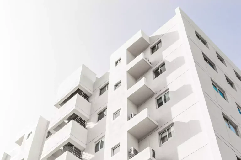 low angle shot facade white modern building blue clear sky 659d7fe397cde